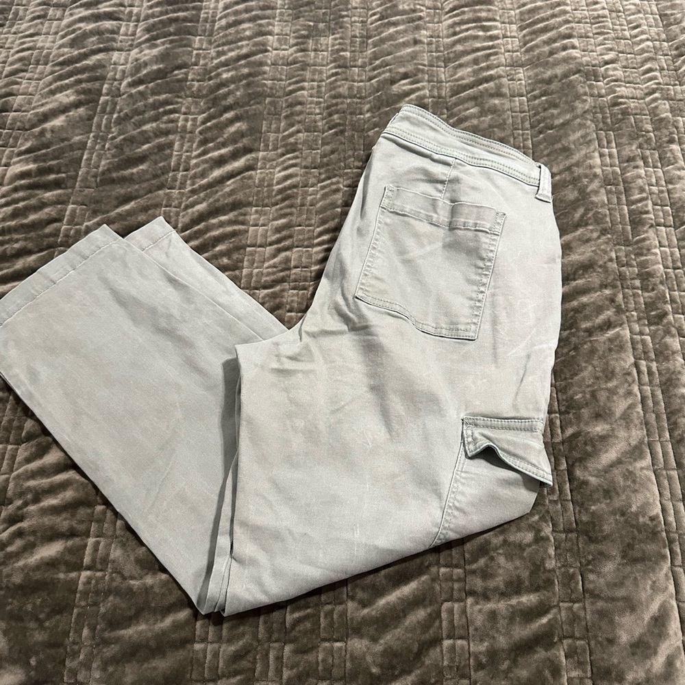 Wonderly Women’s Soft Gray Cargo Pants